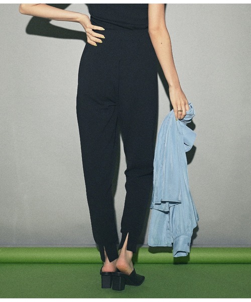 ANAP（アナップ）の「バックスリットジョガーパンツ（その他パンツ・レディース・ライトベージュ/アイボリー/ブラック・FREE）」の2枚目の写真