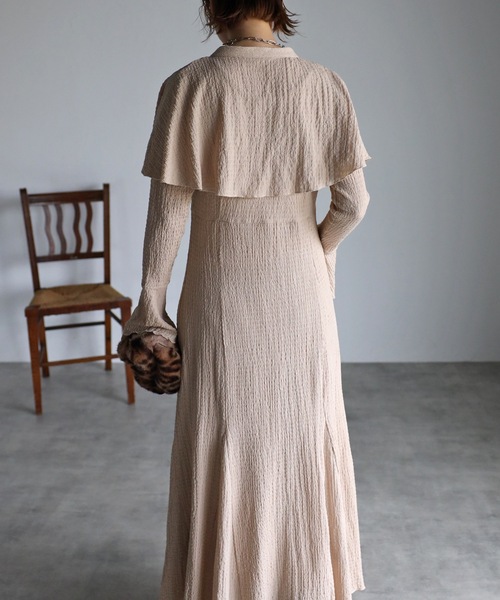 UNFIELD（アンフィールド）の「【UNFIELD】ケープ付カットジャガードワンピース（ワンピース・レディース・ベージュ/ブラック・FREE）」の8枚目の写真