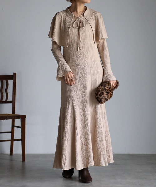 UNFIELD（アンフィールド）の「【UNFIELD】ケープ付カットジャガードワンピース（ワンピース・レディース・ベージュ/ブラック・FREE）」の11枚目の写真