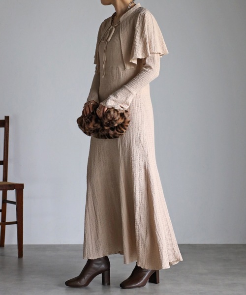 UNFIELD（アンフィールド）の「【UNFIELD】ケープ付カットジャガードワンピース（ワンピース・レディース・ベージュ/ブラック・FREE）」の18枚目の写真