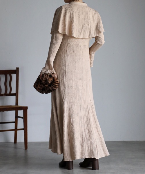 UNFIELD（アンフィールド）の「【UNFIELD】ケープ付カットジャガードワンピース（ワンピース・レディース・ベージュ/ブラック・FREE）」の6枚目の写真