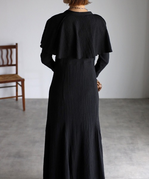 UNFIELD（アンフィールド）の「【UNFIELD】ケープ付カットジャガードワンピース（ワンピース・レディース・ベージュ/ブラック・FREE）」の19枚目の写真