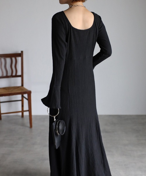 UNFIELD（アンフィールド）の「【UNFIELD】ケープ付カットジャガードワンピース（ワンピース・レディース・ベージュ/ブラック・FREE）」の15枚目の写真