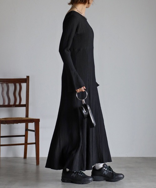 UNFIELD（アンフィールド）の「【UNFIELD】ケープ付カットジャガードワンピース（ワンピース・レディース・ベージュ/ブラック・FREE）」の5枚目の写真