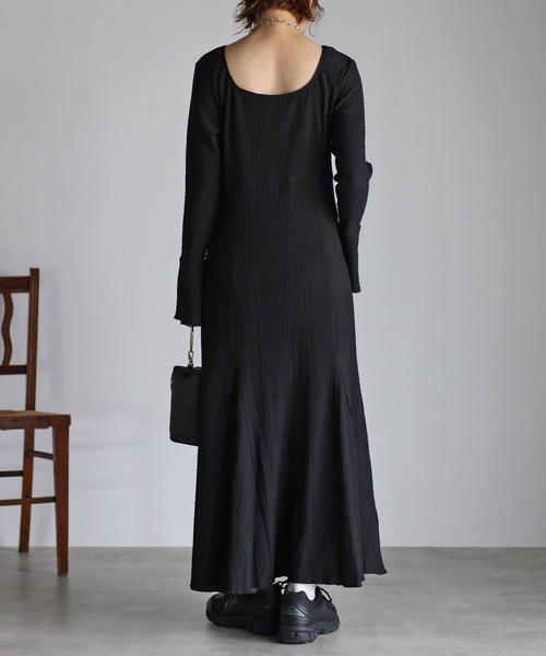 UNFIELD（アンフィールド）の「【UNFIELD】ケープ付カットジャガードワンピース（ワンピース・レディース・ベージュ/ブラック・FREE）」の10枚目の写真