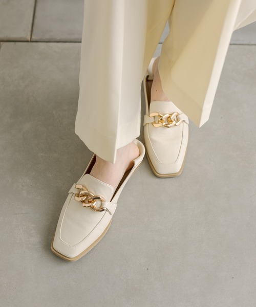 mystic（ミスティック）の「チェーンビット付ローファー（ローファー・レディース・アイボリー/ブラック・36/37/38）」の3枚目の写真