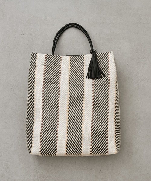 Actually(アクチュアリー)の「2wayストライプトート(トートバッグ・レディース・ブラック/ベージュ・フリー)」の7枚目の写真