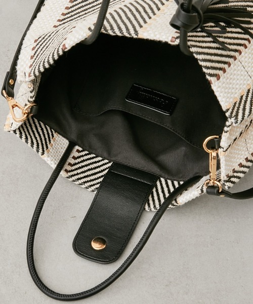 Actually(アクチュアリー)の「2wayストライプトート(トートバッグ・レディース・ブラック/ベージュ・フリー)」の20枚目の写真