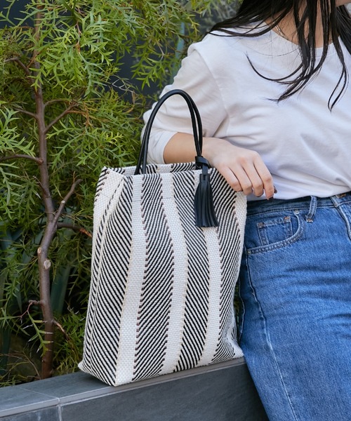 Actually(アクチュアリー)の「2wayストライプトート(トートバッグ・レディース・ブラック/ベージュ・フリー)」の16枚目の写真
