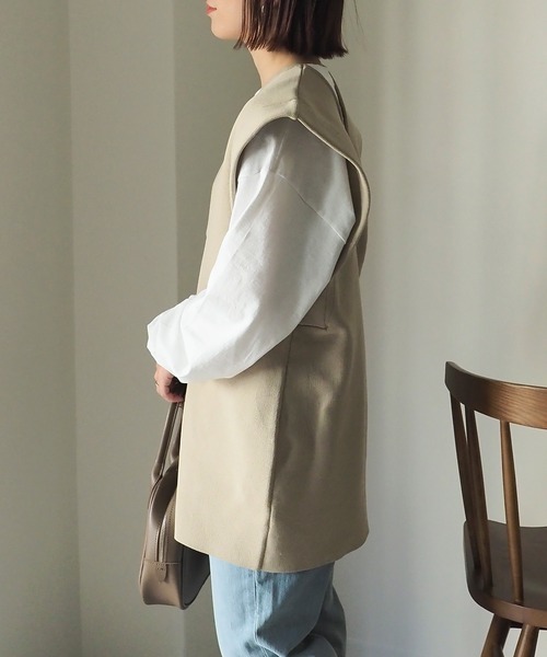 Riberry（リベリー）の「深Uネックニットベスト（ベスト・レディース・ベージュ/ブラック・MEDIUM）」の9枚目の写真