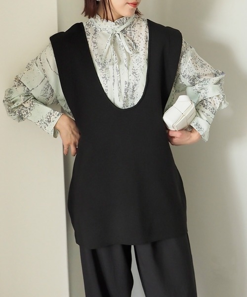 Riberry（リベリー）の「深Uネックニットベスト（ベスト・レディース・ベージュ/ブラック・MEDIUM）」の17枚目の写真