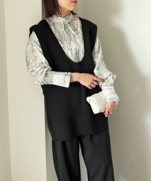 Riberry（リベリー）の「深Uネックニットベスト（ベスト・レディース・ベージュ/ブラック・MEDIUM）」の16枚目の写真