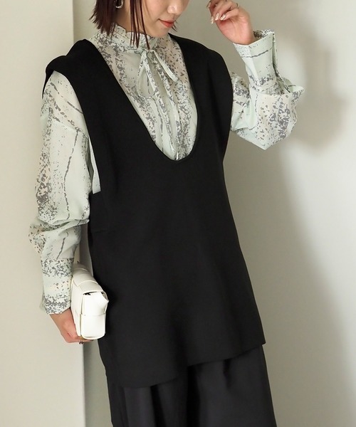 Riberry（リベリー）の「深Uネックニットベスト（ベスト・レディース・ベージュ/ブラック・MEDIUM）」の15枚目の写真