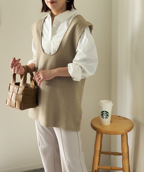 Riberry（リベリー）の「深Uネックニットベスト（ベスト・レディース・ベージュ/ブラック・MEDIUM）」の14枚目の写真