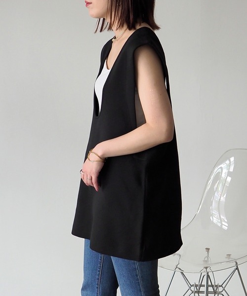 Riberry（リベリー）の「深Uネックニットベスト（ベスト・レディース・ベージュ/ブラック・MEDIUM）」の21枚目の写真