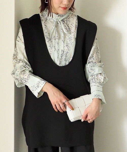 Riberry（リベリー）の「深Uネックニットベスト（ベスト・レディース・ベージュ/ブラック・MEDIUM）」の19枚目の写真