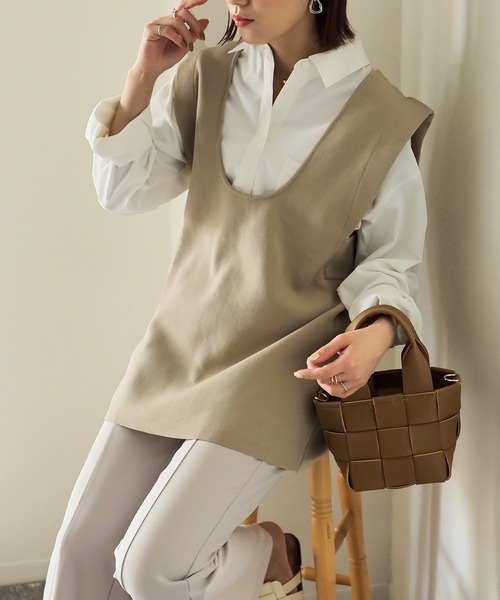 Riberry（リベリー）の「深Uネックニットベスト（ベスト・レディース・ベージュ/ブラック・MEDIUM）」の7枚目の写真