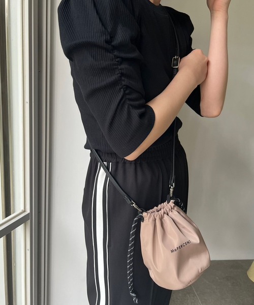 Me%（ミィパーセント）の「ナイロンキンチャクポーチ（ポーチ・レディース・グレー/ブラック/ブラウン・FREE）」の3枚目の写真