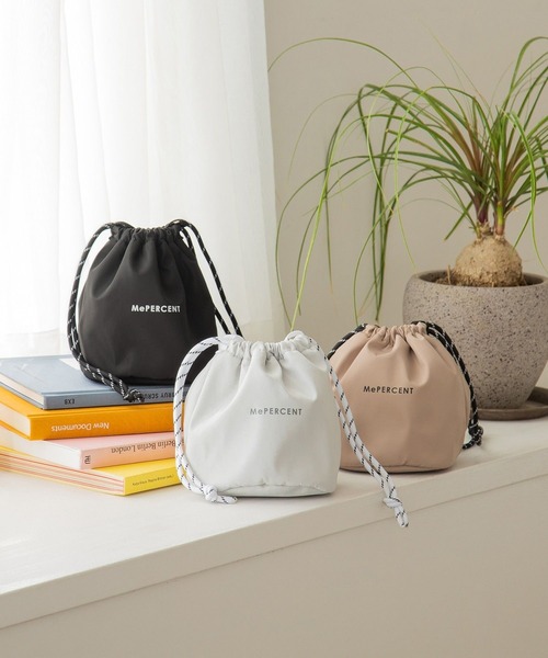 Me%（ミィパーセント）の「ナイロンキンチャクポーチ（ポーチ・レディース・グレー/ブラック/ブラウン・FREE）」の4枚目の写真