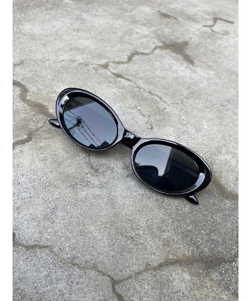 ENVYM（アンビー）の「オーバルサングラス（サングラス・レディース・アイボリー/ブラック・FREE）」の2枚目の写真