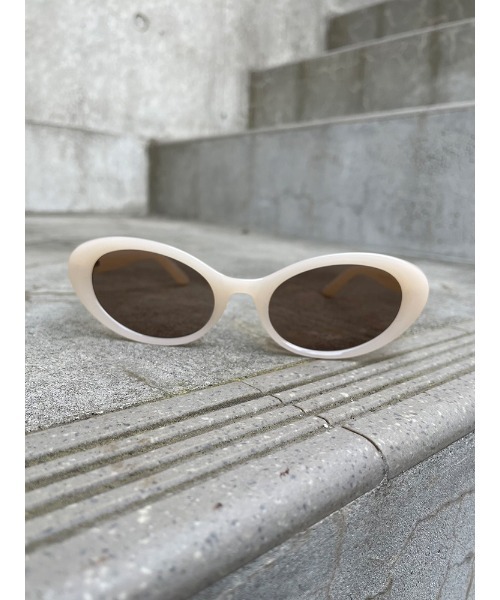 ENVYM（アンビー）の「オーバルサングラス（サングラス・レディース・アイボリー/ブラック・FREE）」の10枚目の写真