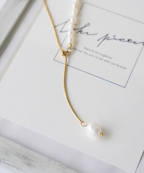 IAMUSE(アイアミューズ)の「金属アレルギー対応 スネークチェーンパールネックレス S1013【IAMUSE】(ネックレス・レディース・ゴールド・FREE)」の2枚目の写真