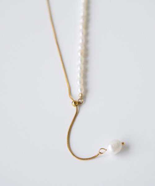IAMUSE(アイアミューズ)の「金属アレルギー対応 スネークチェーンパールネックレス S1013【IAMUSE】(ネックレス・レディース・ゴールド・FREE)」の8枚目の写真