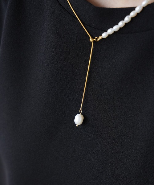IAMUSE(アイアミューズ)の「金属アレルギー対応 スネークチェーンパールネックレス S1013【IAMUSE】(ネックレス・レディース・ゴールド・FREE)」の5枚目の写真