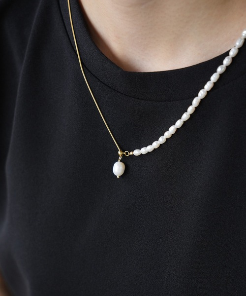 IAMUSE(アイアミューズ)の「金属アレルギー対応 スネークチェーンパールネックレス S1013【IAMUSE】(ネックレス・レディース・ゴールド・FREE)」の6枚目の写真
