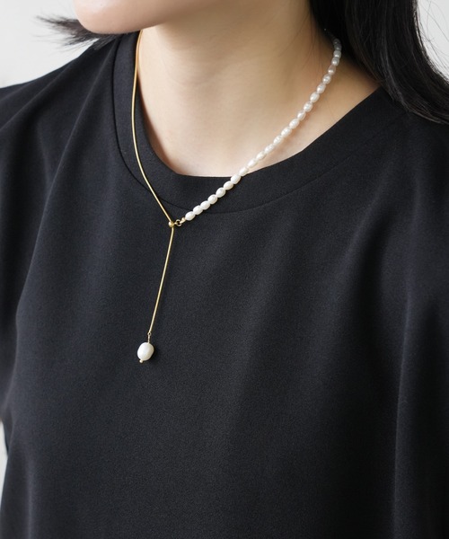 IAMUSE(アイアミューズ)の「金属アレルギー対応 スネークチェーンパールネックレス S1013【IAMUSE】(ネックレス・レディース・ゴールド・FREE)」の3枚目の写真