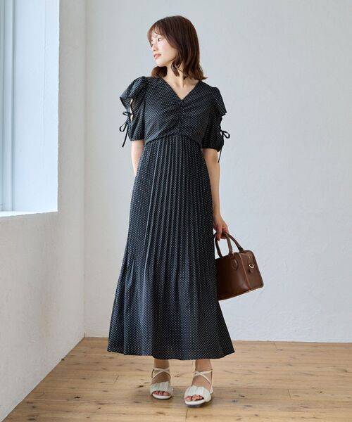 MAJESTIC LEGON(マジェスティックレゴン)の「【WEB限定XSサイズあり】モテレディワンピース(ワンピース・レディース・ホワイト系その他2/ホワイト系その他/ブラック系その他/グレー系その他・MEDIUM/SMALL/X-SMALL)」の3枚目の写真