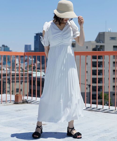 MAJESTIC LEGON(マジェスティックレゴン)の「【WEB限定XSサイズあり】モテレディワンピース(ワンピース・レディース・ホワイト系その他2/ホワイト系その他/ブラック系その他/グレー系その他・MEDIUM/SMALL/X-SMALL)」の15枚目の写真