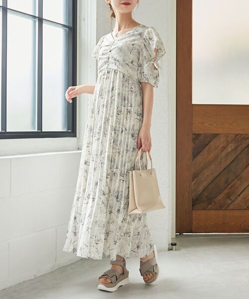 MAJESTIC LEGON(マジェスティックレゴン)の「【WEB限定XSサイズあり】モテレディワンピース(ワンピース・レディース・ホワイト系その他2/ホワイト系その他/ブラック系その他/グレー系その他・MEDIUM/SMALL/X-SMALL)」の19枚目の写真