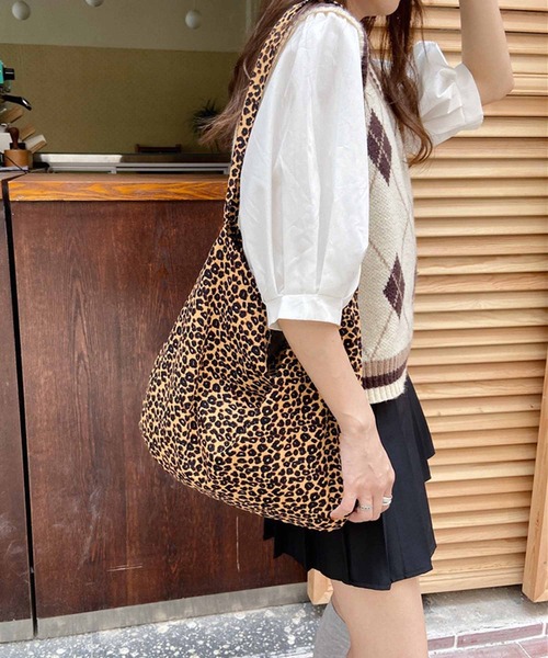 NANEA（ナネア）の「ヒョウ柄トートバッグ（トートバッグ・レディース・ホワイト/ブラウン・ﾌﾘ-）」の3枚目の写真