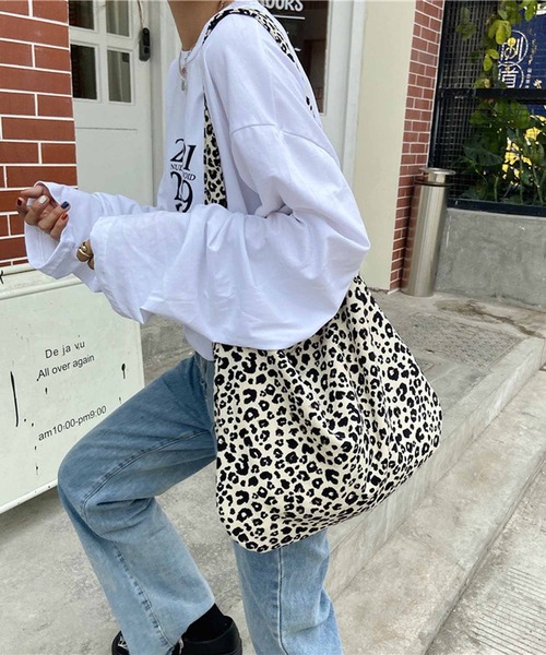 NANEA（ナネア）の「ヒョウ柄トートバッグ（トートバッグ・レディース・ホワイト/ブラウン・ﾌﾘ-）」の4枚目の写真