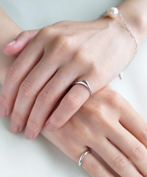 NOIR DE POUPEE（ノワールドプーペ）の「silver925 ニュアンス  ピンキーリング (ニッケルフリー)（リング・レディース・シルバー/ゴールド・#3/#5）」の3枚目の写真