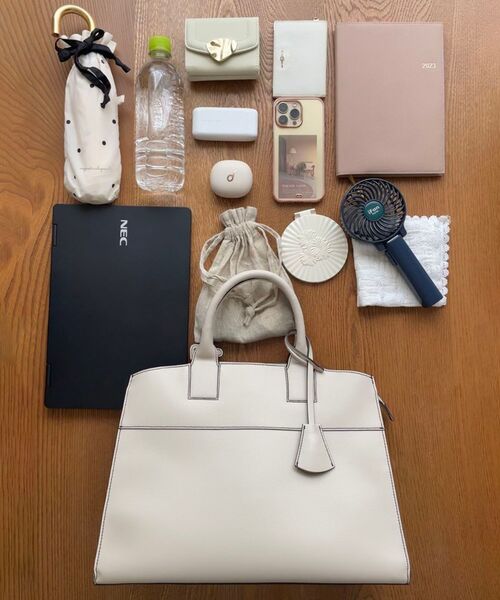 MAJESTIC LEGON(マジェスティックレゴン)の「A4スクエアトートバッグ(トートバッグ・レディース・アイボリー/ブラック/ブラウン・FREE)」の8枚目の写真