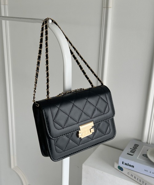 Loueme（ルエム）の「キルティングチェーンショルダーバッグ（ショルダーバッグ・レディース・ブラック/ホワイト・FREE）」の3枚目の写真