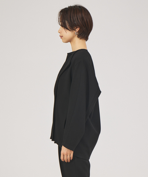 qualite(カリテ)の「【セットアップ対応】ダブルクロスフォルムジャケット(ノーカラージャケット・レディース・ブラック/グレイッシュベージュ・36/38)」の16枚目の写真