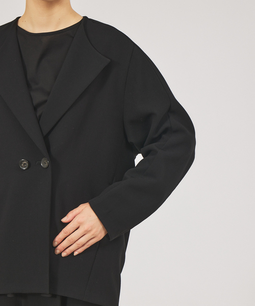 qualite(カリテ)の「【セットアップ対応】ダブルクロスフォルムジャケット(ノーカラージャケット・レディース・ブラック/グレイッシュベージュ・36/38)」の19枚目の写真