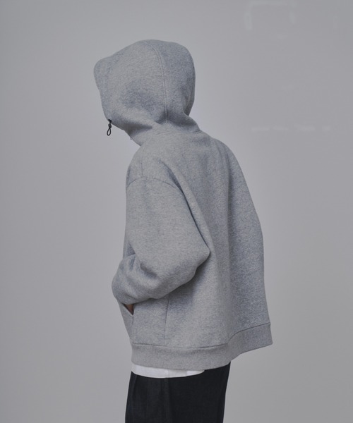 INTER FACTORY（インターファクトリー）の「taro - Zip up Shell
