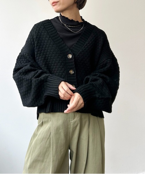 Meli rich（メリーリッチ）の「ポップコーンショート丈カーディガン（カーディガン/ボレロ・レディース・レッド/ブラック/アイボリー/グレー・MEDIUM）」の17枚目の写真