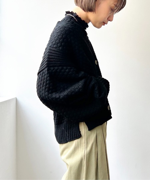 Meli rich（メリーリッチ）の「ポップコーンショート丈カーディガン（カーディガン/ボレロ・レディース・レッド/ブラック/アイボリー/グレー・MEDIUM）」の19枚目の写真