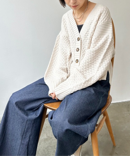 Meli rich（メリーリッチ）の「ポップコーンショート丈カーディガン（カーディガン/ボレロ・レディース・レッド/ブラック/アイボリー/グレー・MEDIUM）」の12枚目の写真