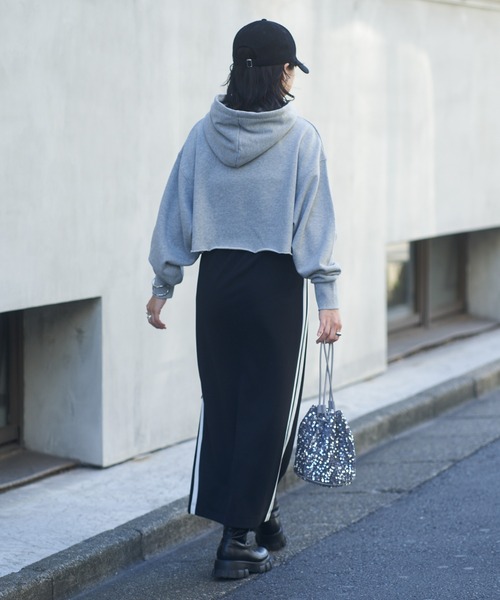 COLONY 2139（コロニートゥーワンスリーナイン）の「裏毛ショート丈フーディー（パーカー・レディース・グレー/オフホワイト/ブラック・FREE）」の7枚目の写真