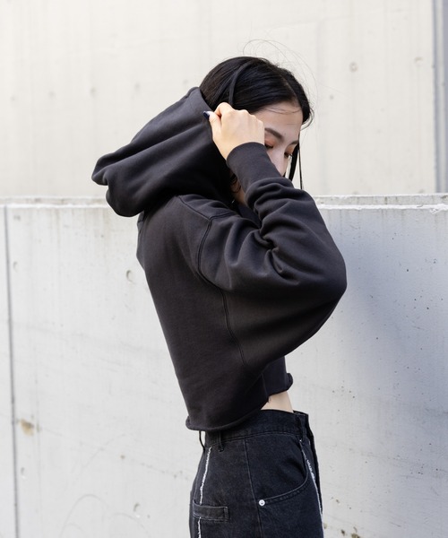 COLONY 2139（コロニートゥーワンスリーナイン）の「裏毛ショート丈フーディー（パーカー・レディース・グレー/オフホワイト/ブラック・FREE）」の12枚目の写真