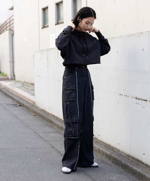 COLONY 2139（コロニートゥーワンスリーナイン）の「裏毛ショート丈フーディー（パーカー・レディース・グレー/オフホワイト/ブラック・FREE）」の15枚目の写真