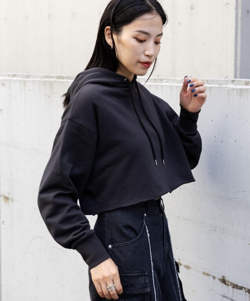 COLONY 2139（コロニートゥーワンスリーナイン）の「裏毛ショート丈フーディー（パーカー・レディース・グレー/オフホワイト/ブラック・FREE）」の11枚目の写真