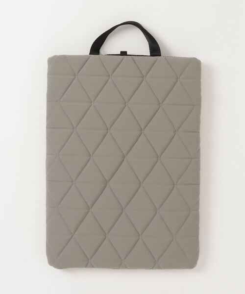 THE NORTH FACE(ザノースフェイス)の「THE NORTH FACE Geoface PC Sleeve 13 ジオフェイスピーシースリーブ13インチ(ビジネスバッグ・メンズ・ブラック/ベージュ・FREE)」の4枚目の写真