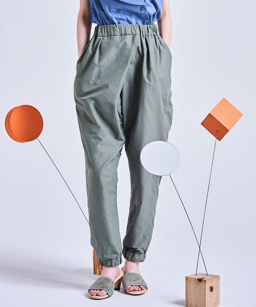 sneeuw(スニュウ)の「フロントタックパンツ(その他パンツ・レディース・ベージュ/カーキ・1/3)」の2枚目の写真